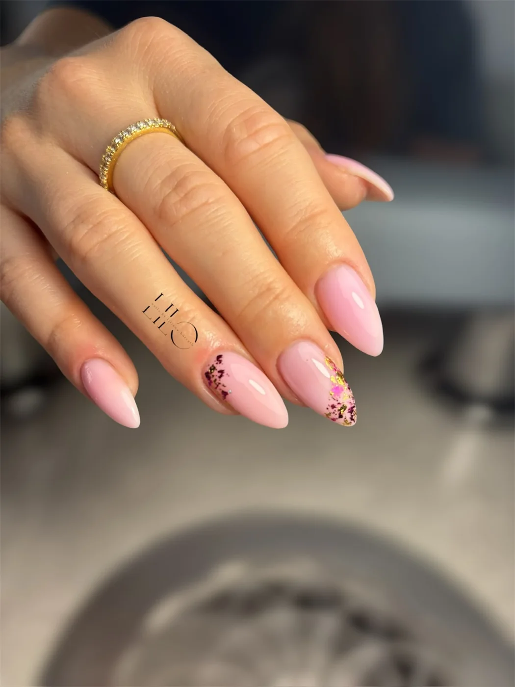Rosé Gelmodellage mit Goldakzenten von LILO